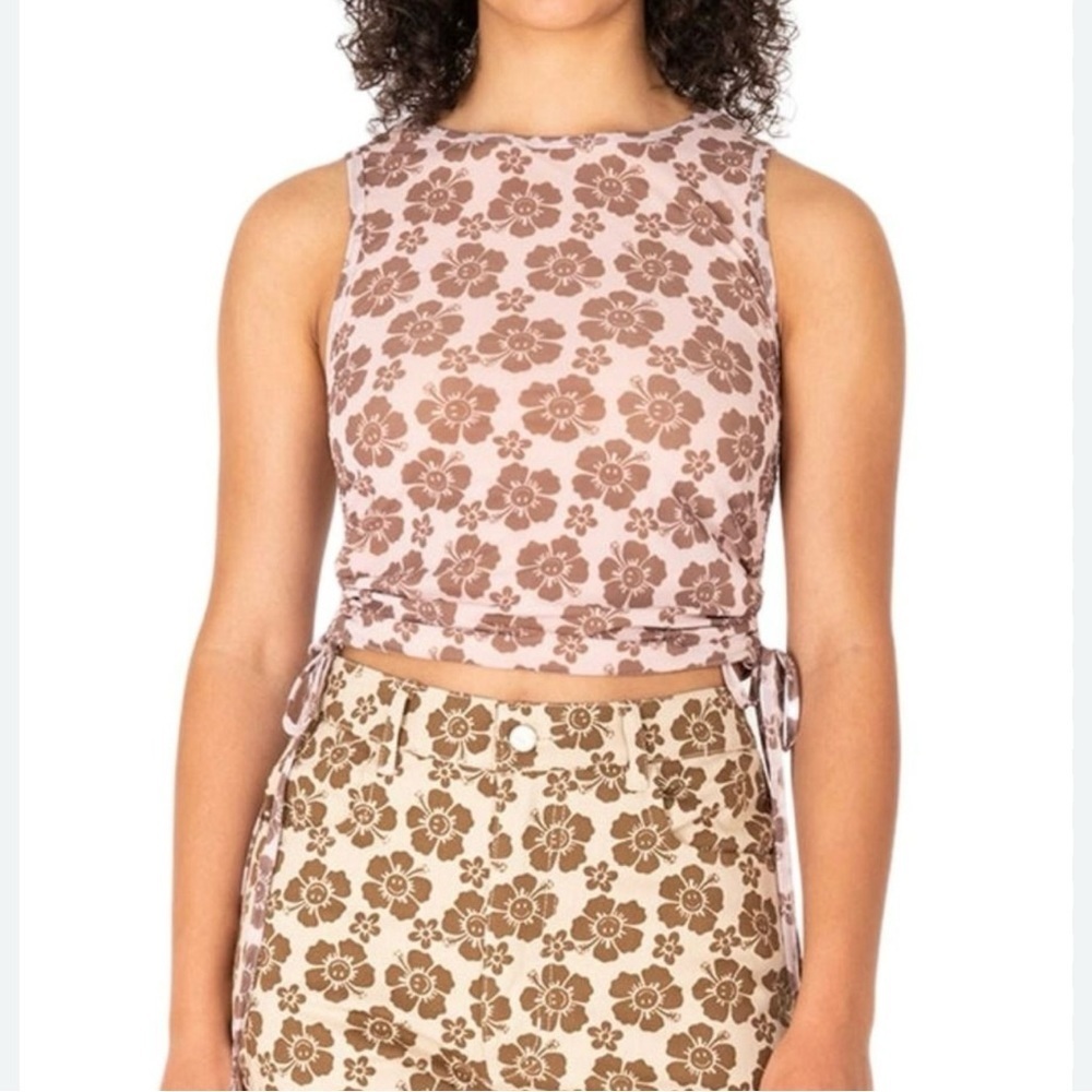 Emma Mulholland on Holiday - Retro Smiley Face Mesh Tank